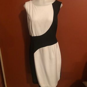 Size 12 Back and White Color block dress
